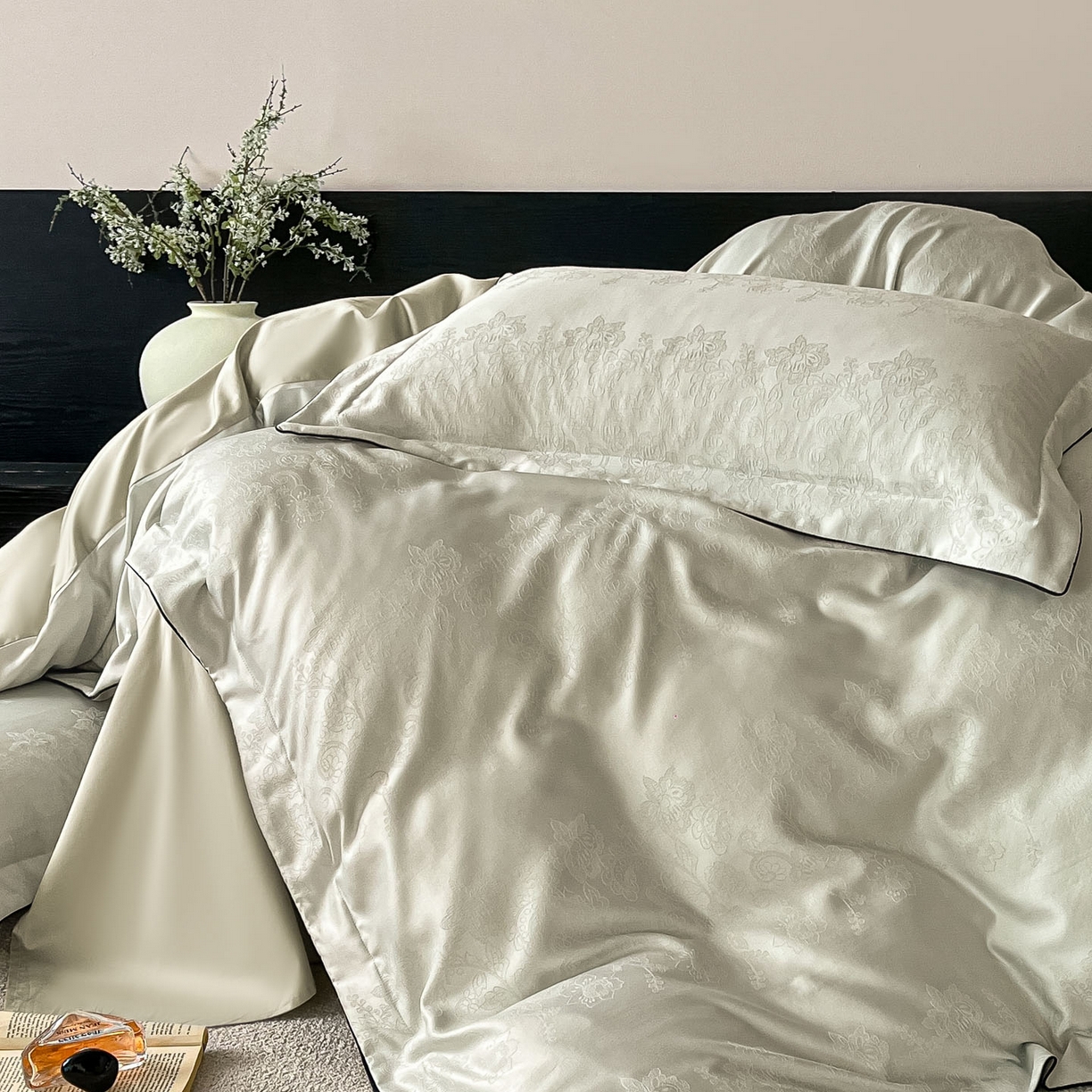 91家纺网 家纺一手货源 找家纺 帝王家纺 2025新款浮雕刺绣水洗天丝真丝夏被四件套冰丝三件套夏季直播 花蔓枝—香槟