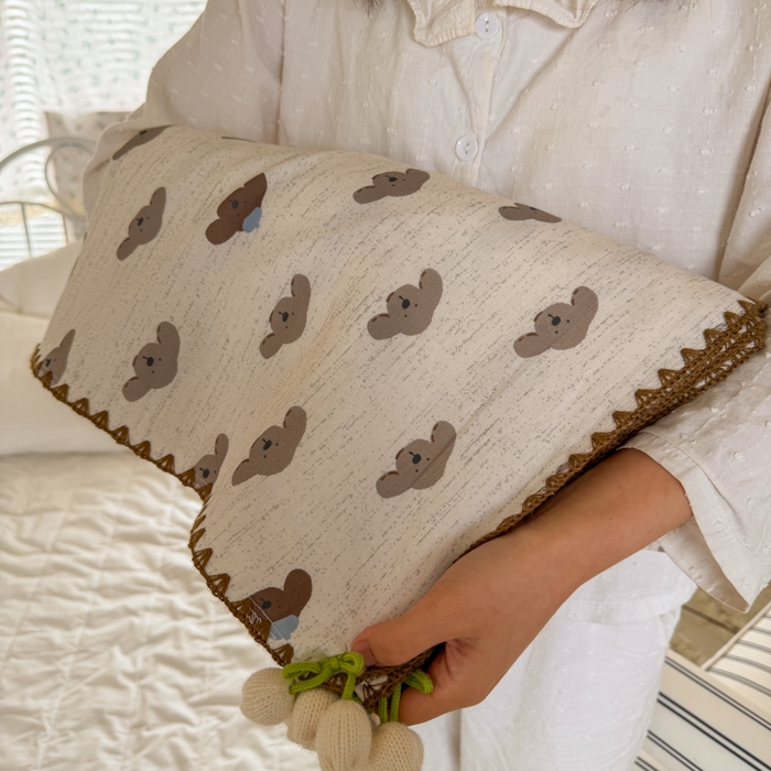 91家纺网 家纺一手货源 找家纺 潮邦创意家居 2026新A类全棉双层纱三角针四角郁金香吊坠盖毯—郁金纱语系列【含A类检测报告】 狗狗爱