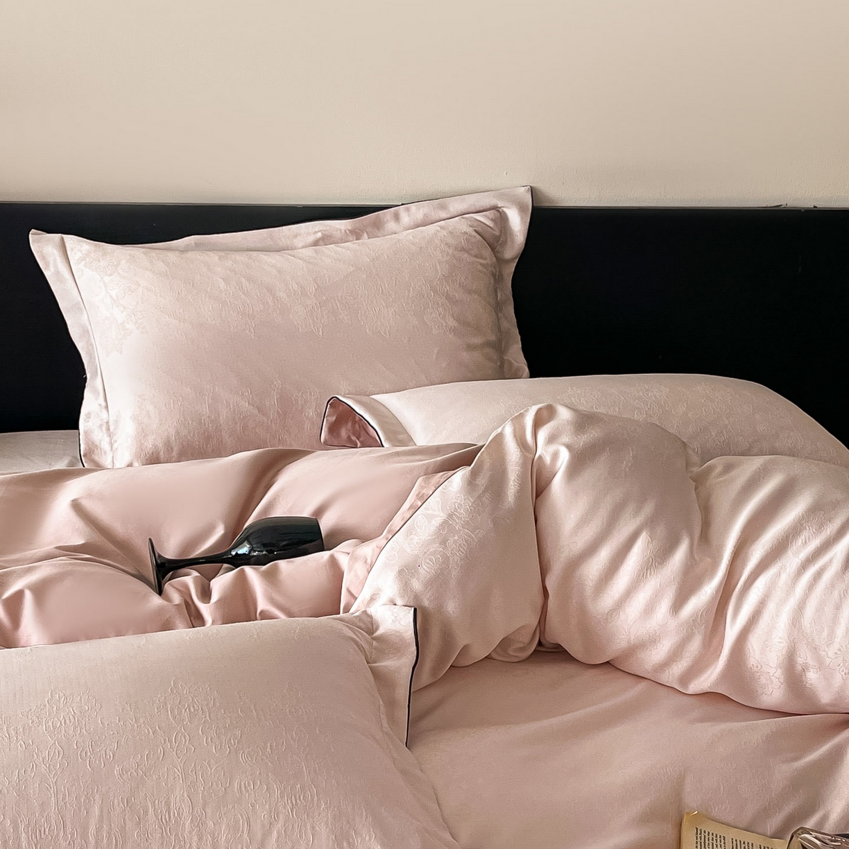 91家纺网 家纺一手货源 找家纺 帝王家纺 2026爆款提花四件套法式轻奢春夏季亲肤棉四季款—暮春 雅粉