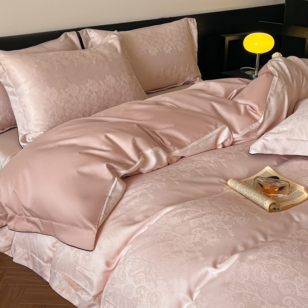 91家纺网 家纺一手货源 找家纺 帝王家纺 2026爆款提花四件套法式轻奢春夏季亲肤棉四季款—暮春 雅粉