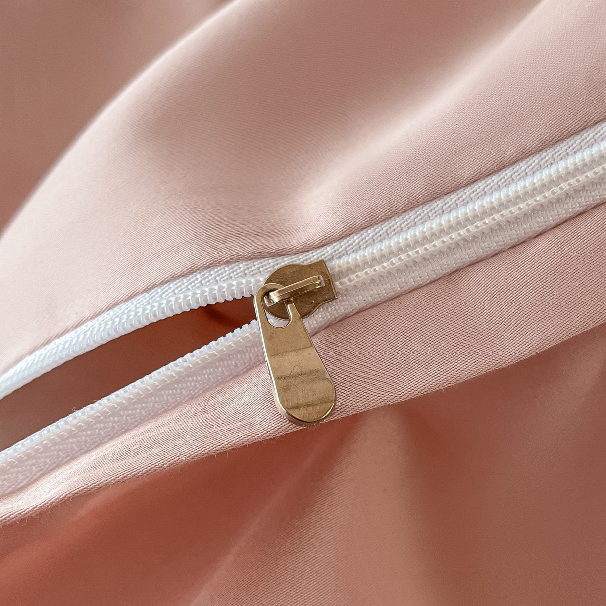 91家纺网 家纺一手货源 找家纺 帝王家纺 2026爆款提花四件套法式轻奢春夏季亲肤棉四季款—暮春 雅粉