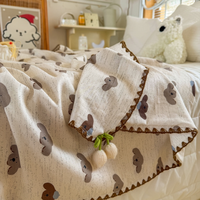 91家纺网 家纺一手货源 找家纺 潮邦创意家居 2026新A类全棉双层纱三角针四角郁金香吊坠盖毯—郁金纱语系列【含A类检测报告】 狗狗爱