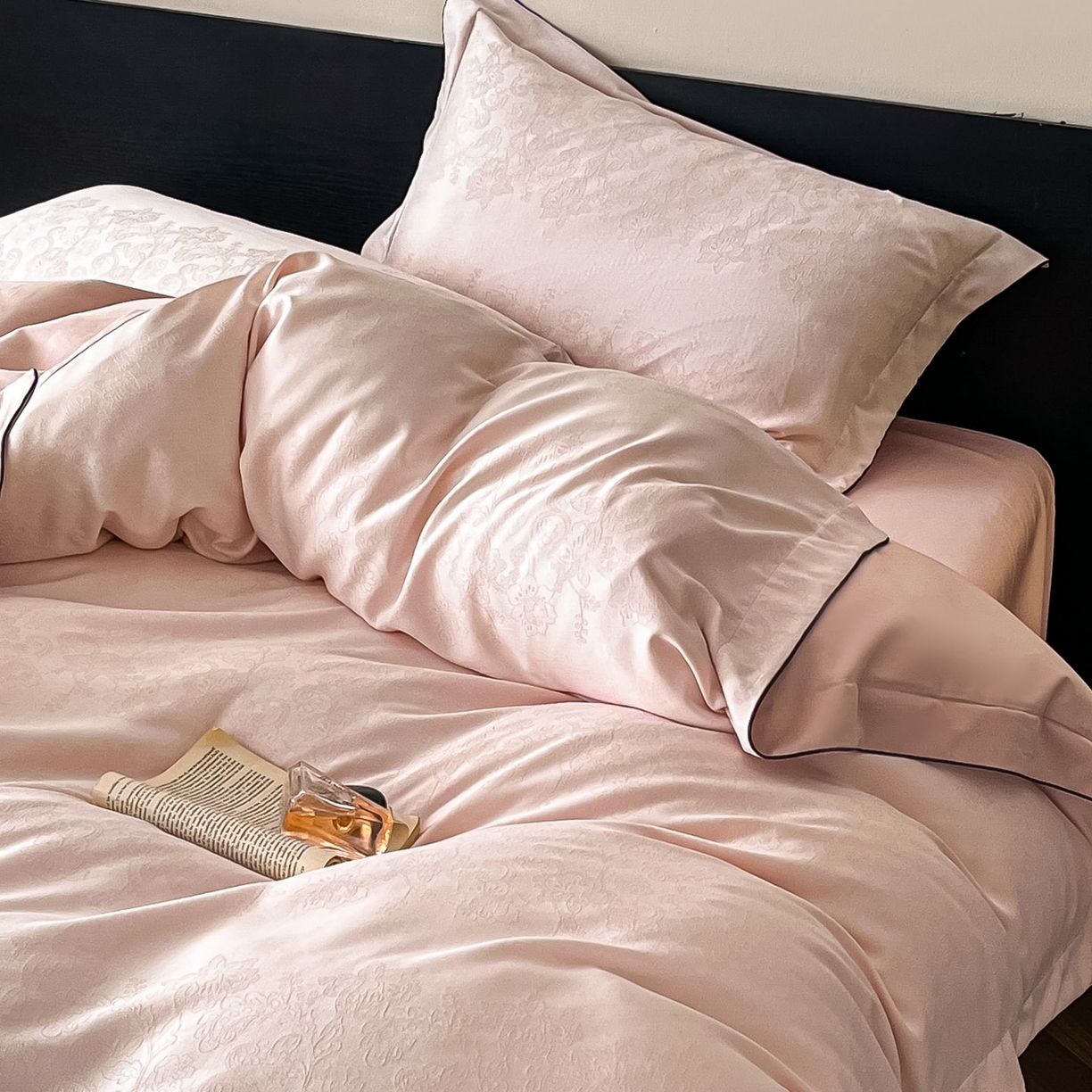 91家纺网 家纺一手货源 找家纺 帝王家纺 2026爆款提花四件套法式轻奢春夏季亲肤棉四季款—暮春 雅粉