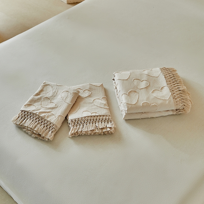 91家纺网 家纺一手货源 找家纺 缘生活 2026春夏新款民宿立体剪花蝴蝶结流苏四件套 剪花爱心流苏卡其