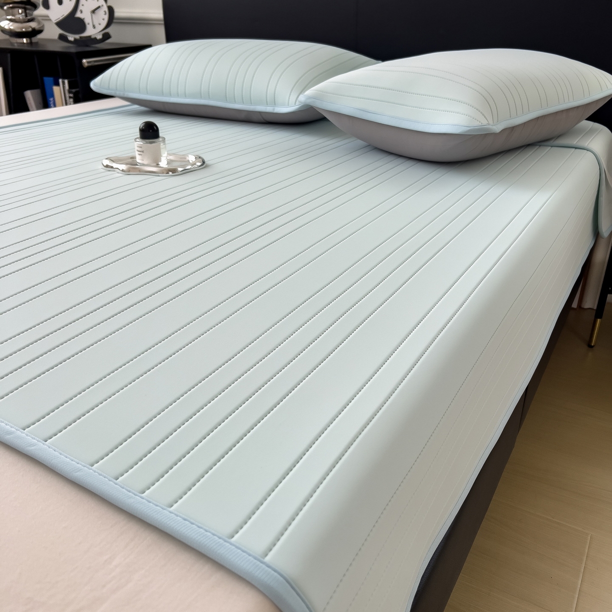 91家纺网 家纺一手货源 找家纺 丝羽坊 2026新款云朵凉感纯色小冰皮软凉席-平铺款 甜心蓝