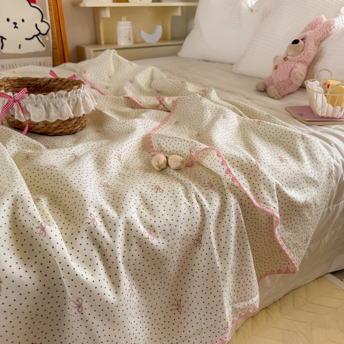 91家纺网 家纺一手货源 找家纺 潮邦创意家居 2026新A类全棉双层纱三角针四角郁金香吊坠盖毯—郁金纱语系列【含A类检测报告】 黑点粉结