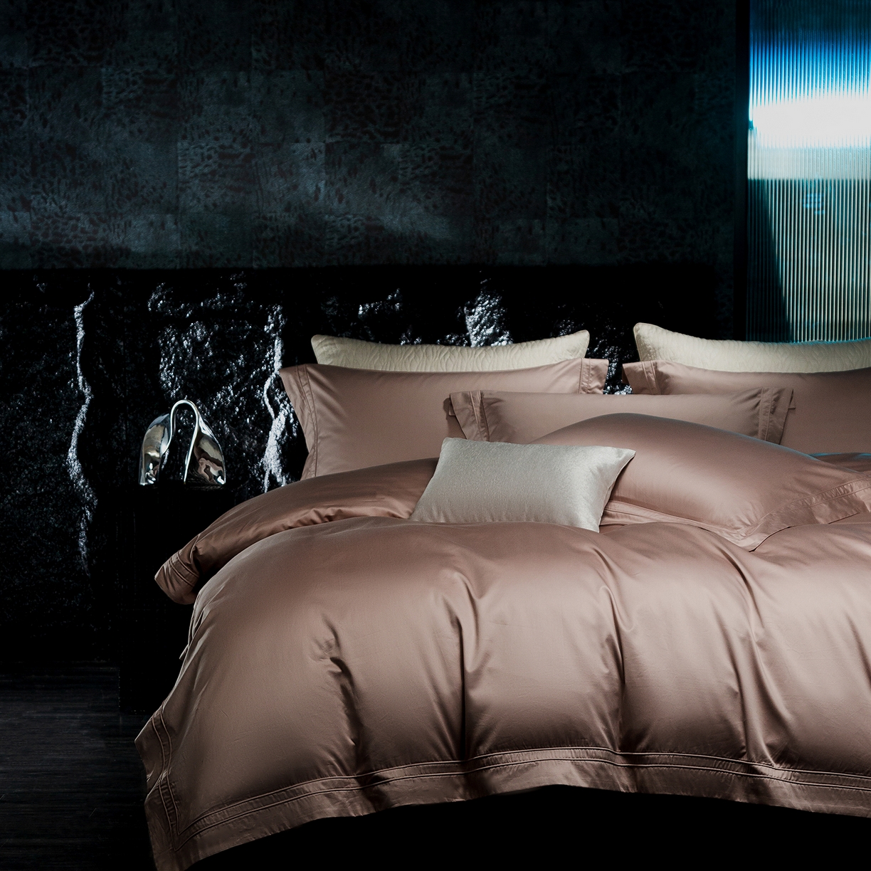 91家纺网 家纺一手货源 找家纺 蕾诺家纺 2026秋冬新品100支双股高奢典藏简约全棉四件套系列 棉凯文-粉豆沙