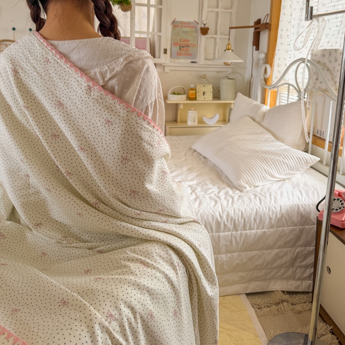 91家纺网 家纺一手货源 找家纺 潮邦创意家居 2026新A类全棉双层纱三角针四角郁金香吊坠盖毯—郁金纱语系列【含A类检测报告】 黑点粉结