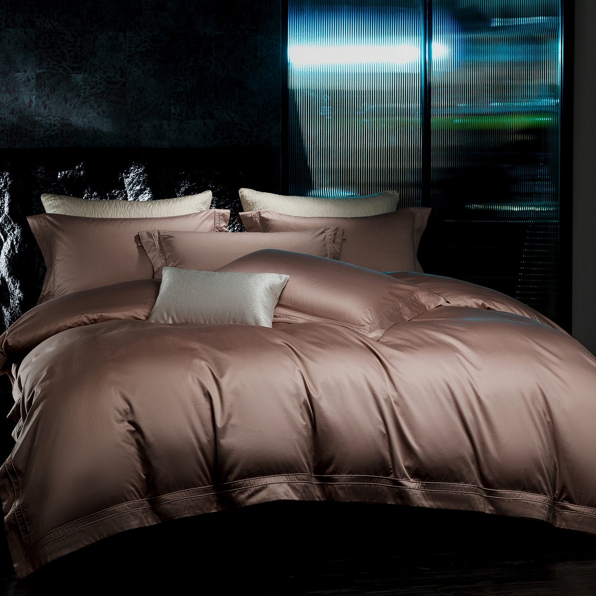 91家纺网 家纺一手货源 找家纺 蕾诺家纺 2026秋冬新品100支双股高奢典藏简约全棉四件套系列 棉凯文-粉豆沙