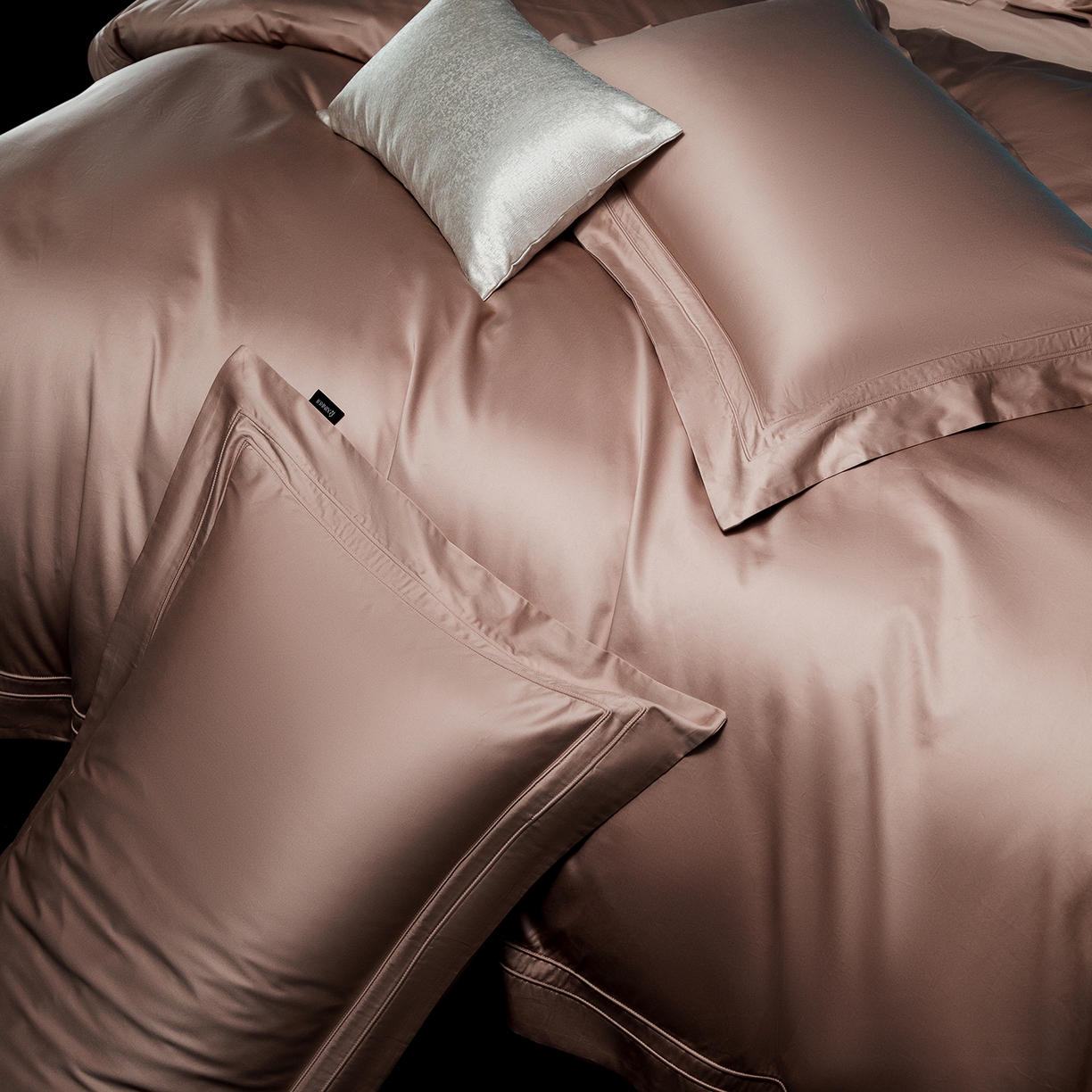 91家纺网 家纺一手货源 找家纺 蕾诺家纺 2026秋冬新品100支双股高奢典藏简约全棉四件套系列 棉凯文-粉豆沙