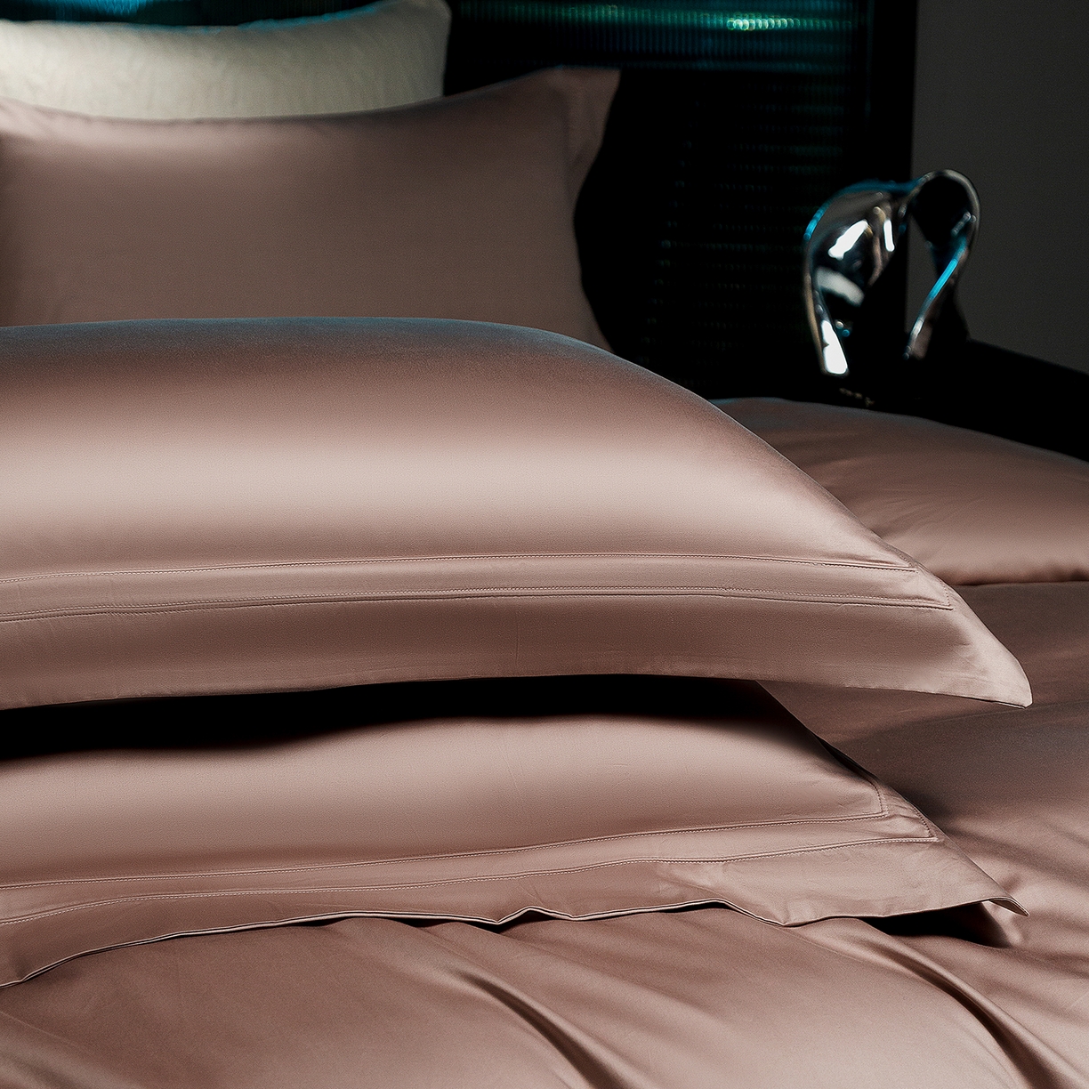 91家纺网 家纺一手货源 找家纺 蕾诺家纺 2026秋冬新品100支双股高奢典藏简约全棉四件套系列 棉凯文-粉豆沙