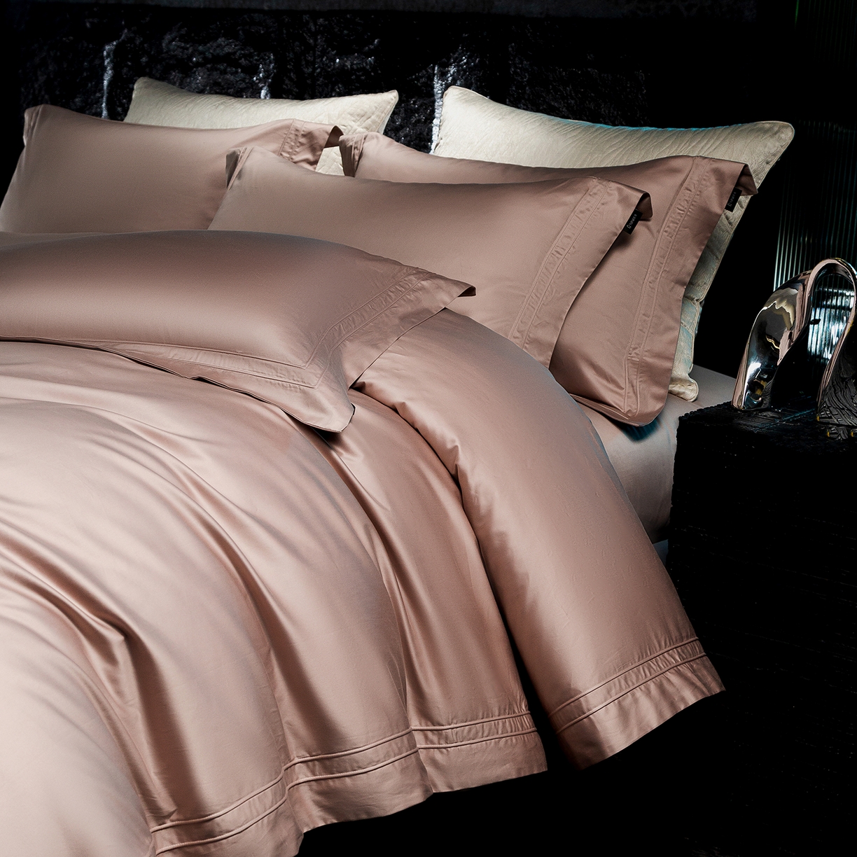 91家纺网 家纺一手货源 找家纺 蕾诺家纺 2026秋冬新品100支双股高奢典藏简约全棉四件套系列 棉凯文-粉豆沙