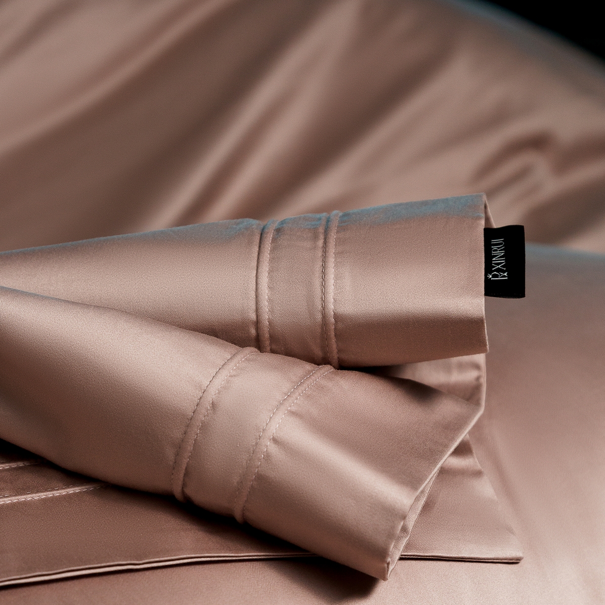 91家纺网 家纺一手货源 找家纺 蕾诺家纺 2026秋冬新品100支双股高奢典藏简约全棉四件套系列 棉凯文-粉豆沙