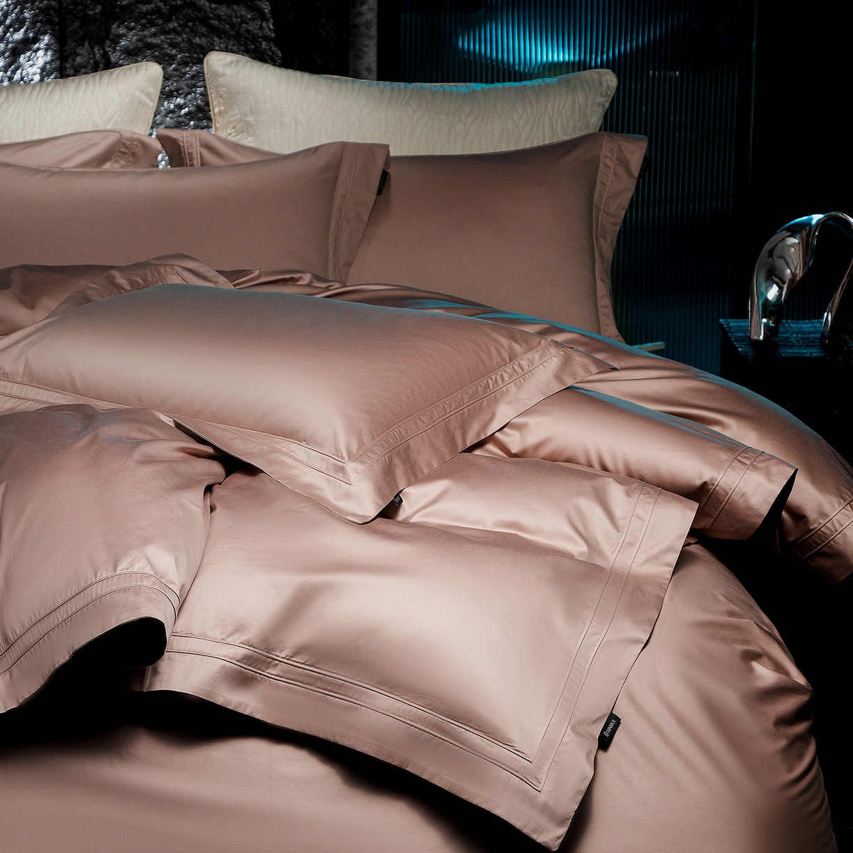 91家纺网 家纺一手货源 找家纺 蕾诺家纺 2026秋冬新品100支双股高奢典藏简约全棉四件套系列 棉凯文-粉豆沙