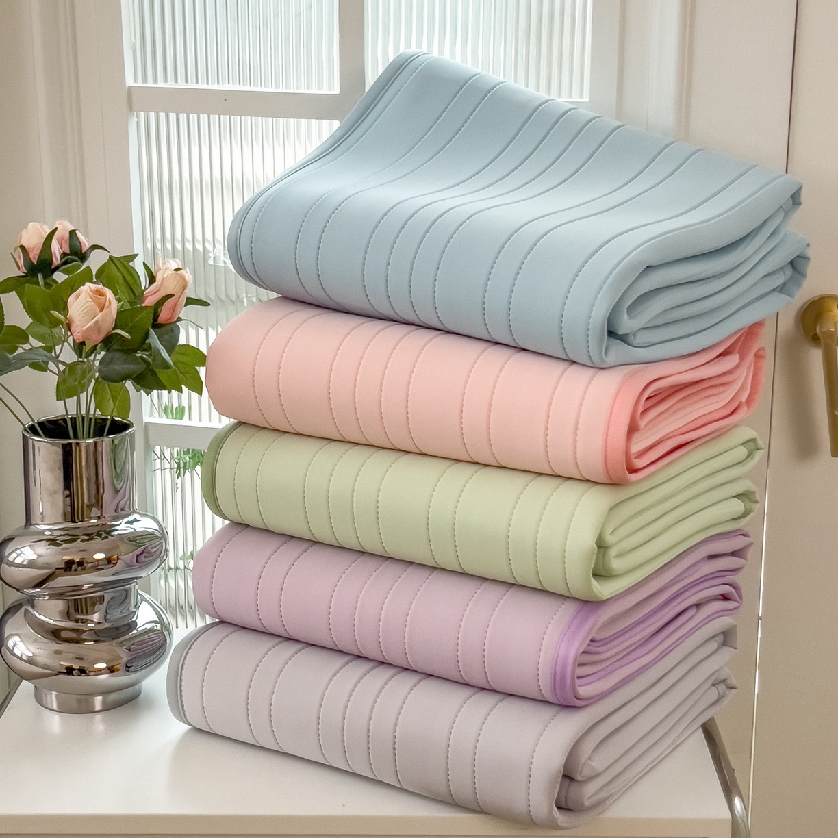 91家纺网 家纺一手货源 找家纺 丝羽坊 2026新款云朵凉感纯色小冰皮软凉席-平铺款 组合图仅供展示-不可下单