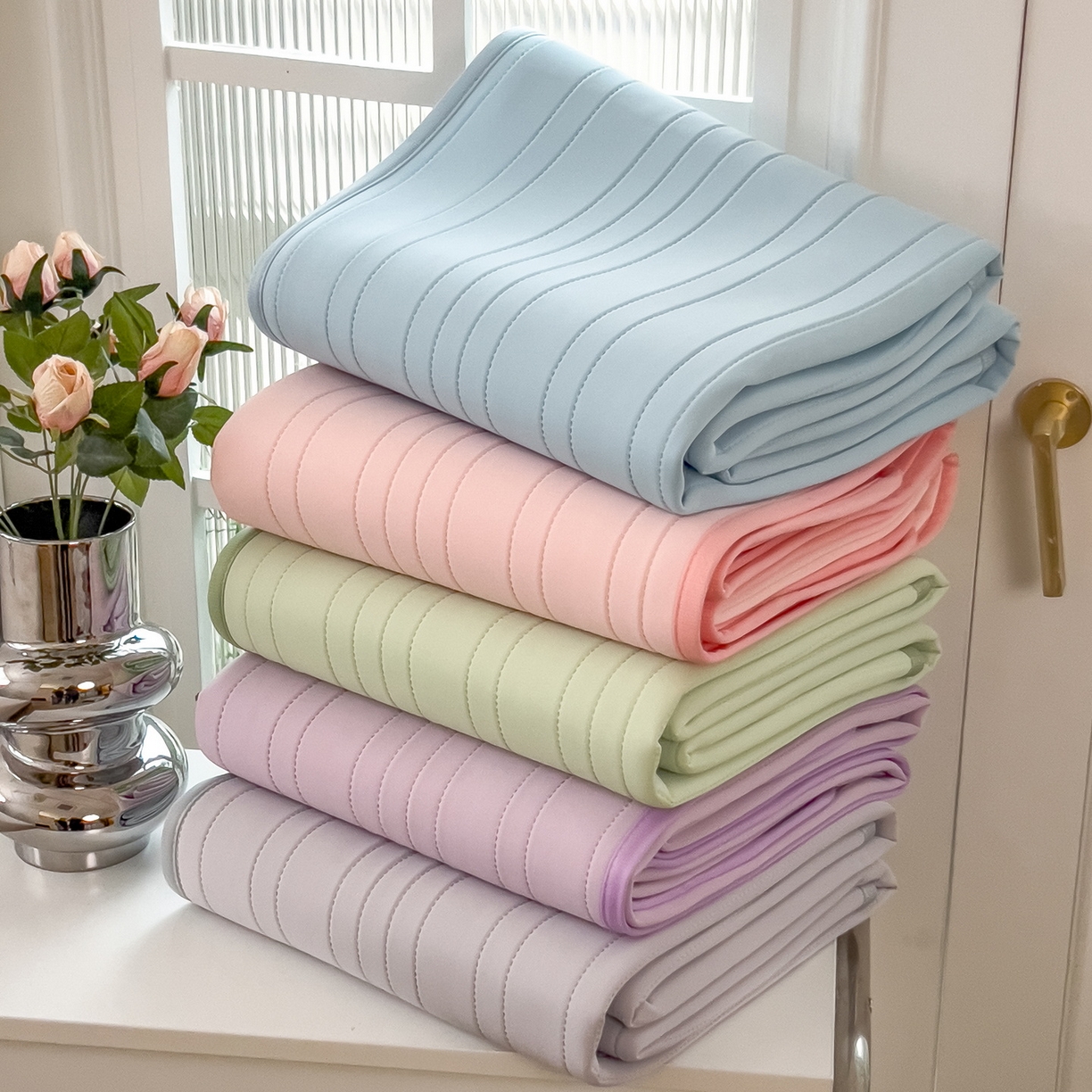 91家纺网 家纺一手货源 找家纺 丝羽坊 2026新款云朵凉感纯色小冰皮软凉席-平铺款 组合图仅供展示-不可下单