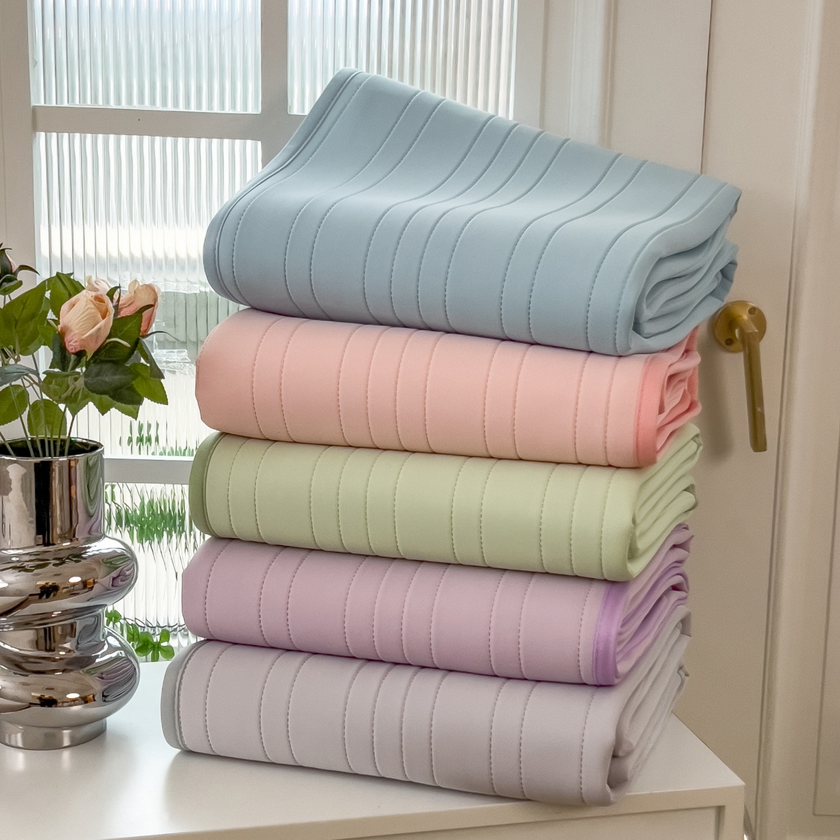 91家纺网 家纺一手货源 找家纺 丝羽坊 2026新款云朵凉感纯色小冰皮软凉席-平铺款 组合图仅供展示-不可下单