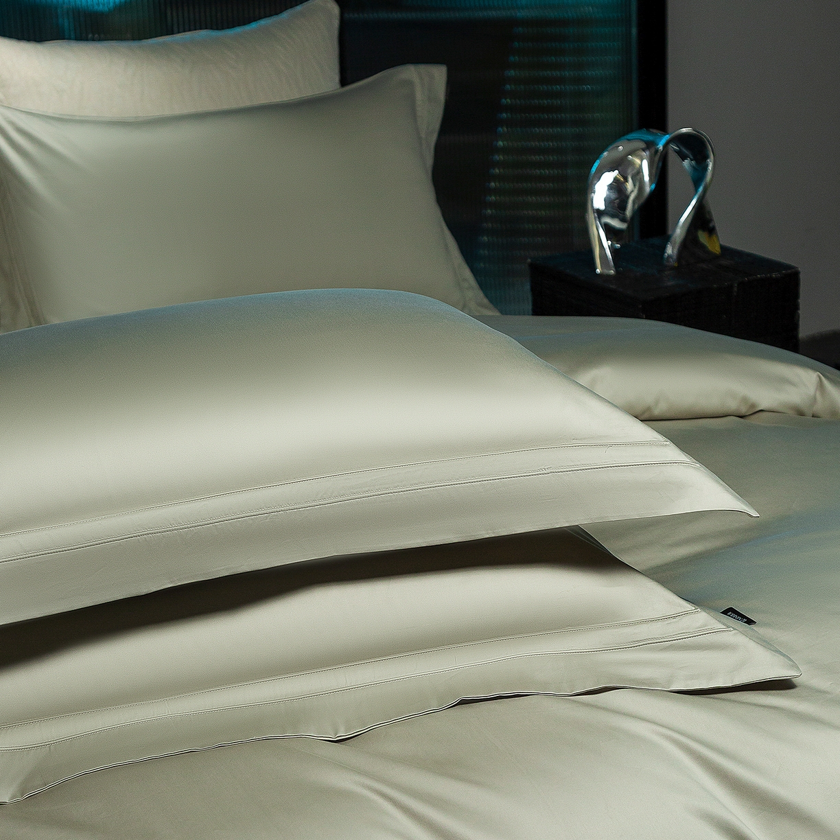 91家纺网 家纺一手货源 找家纺 蕾诺家纺 2026秋冬新品100支双股高奢典藏简约全棉四件套系列 棉凯文-青灰