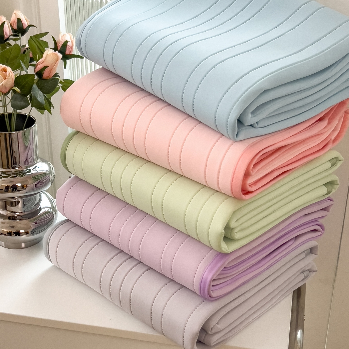 91家纺网 家纺一手货源 找家纺 丝羽坊 2026新款云朵凉感纯色小冰皮软凉席-平铺款 组合图仅供展示-不可下单