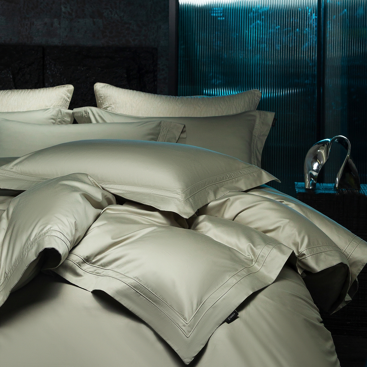 91家纺网 家纺一手货源 找家纺 蕾诺家纺 2026秋冬新品100支双股高奢典藏简约全棉四件套系列 棉凯文-青灰