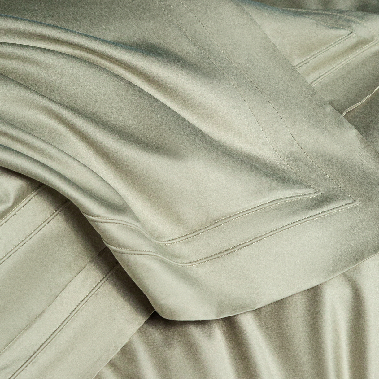 91家纺网 家纺一手货源 找家纺 蕾诺家纺 2026秋冬新品100支双股高奢典藏简约全棉四件套系列 棉凯文-青灰