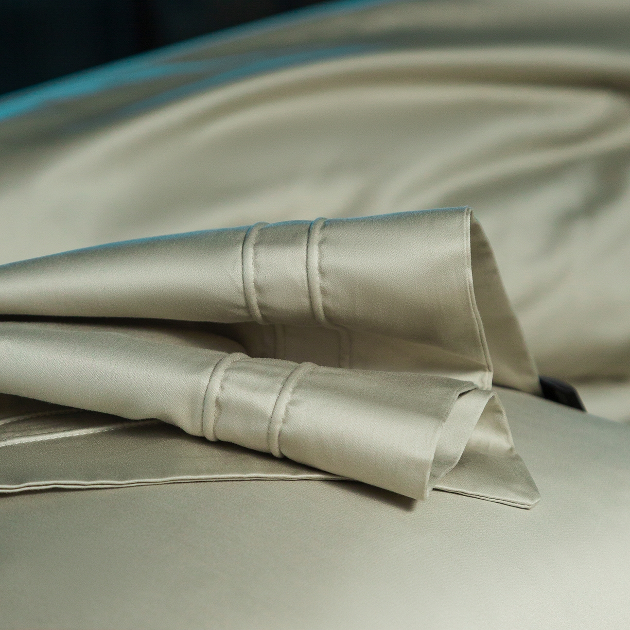 91家纺网 家纺一手货源 找家纺 蕾诺家纺 2026秋冬新品100支双股高奢典藏简约全棉四件套系列 棉凯文-青灰