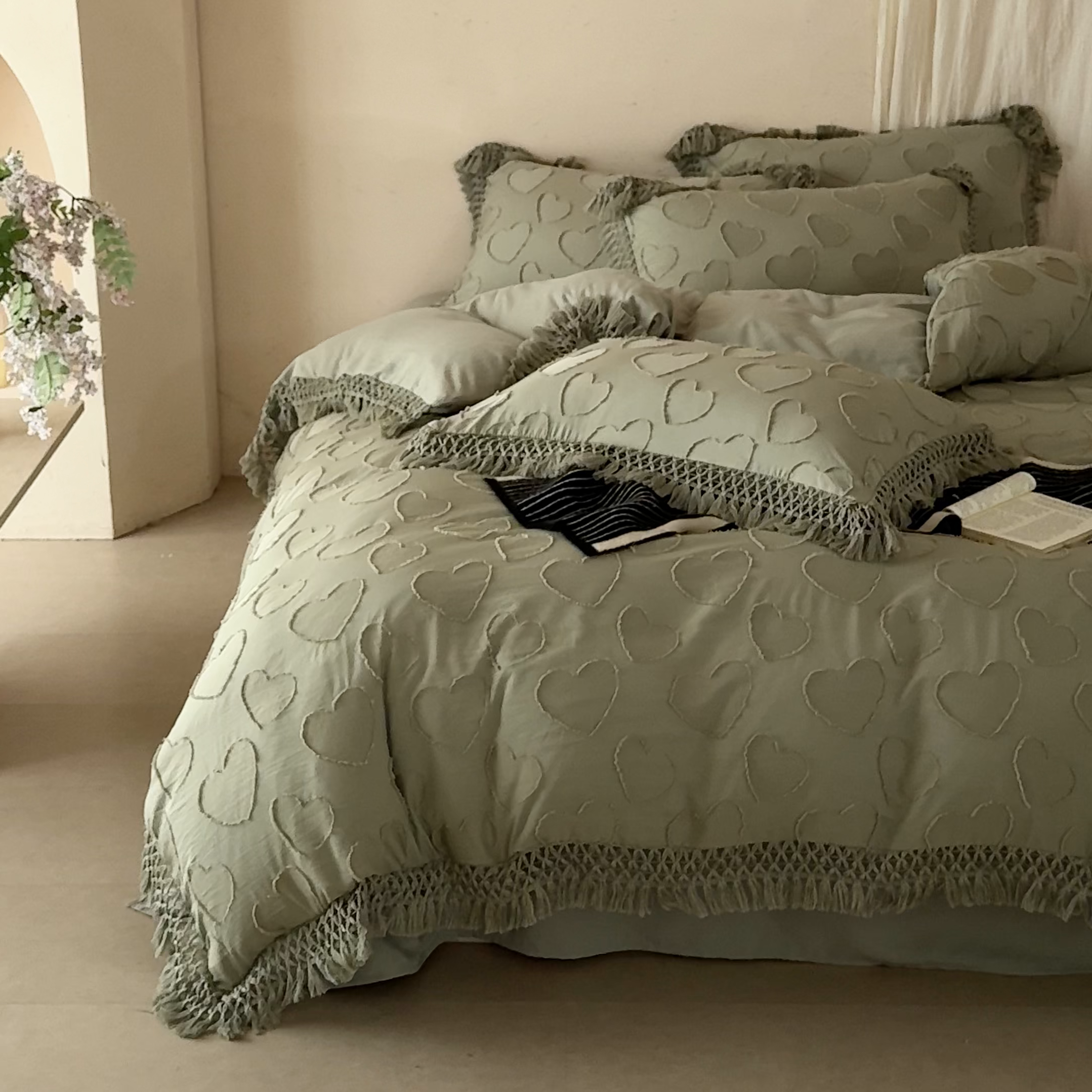 91家纺网 家纺一手货源 找家纺 缘生活 2026春夏新款民宿立体剪花蝴蝶结流苏四件套 剪花爱心流苏抹茶绿