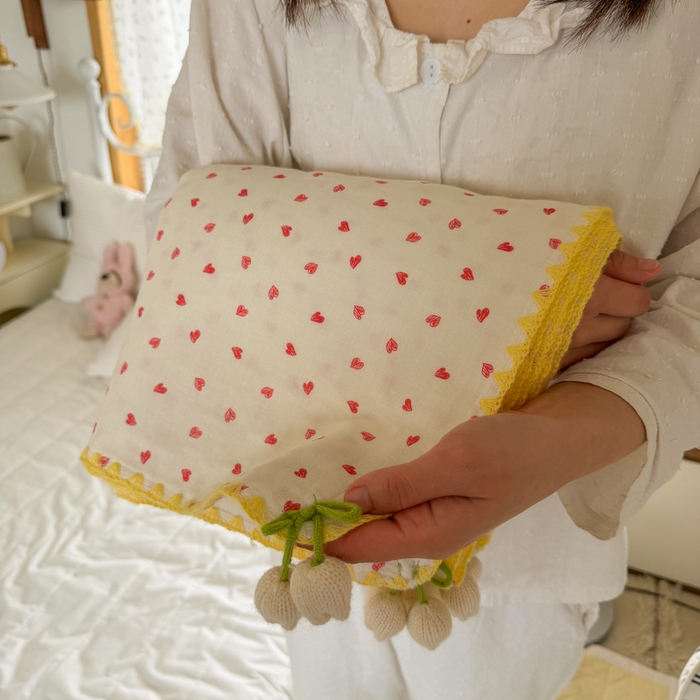 91家纺网 家纺一手货源 找家纺 潮邦创意家居 2026新A类全棉双层纱三角针四角郁金香吊坠盖毯—郁金纱语系列【含A类检测报告】 红爱心