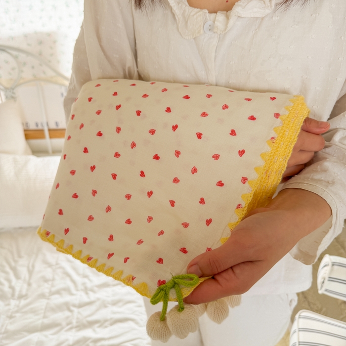 91家纺网 家纺一手货源 找家纺 潮邦创意家居 2026新A类全棉双层纱三角针四角郁金香吊坠盖毯—郁金纱语系列【含A类检测报告】 红爱心