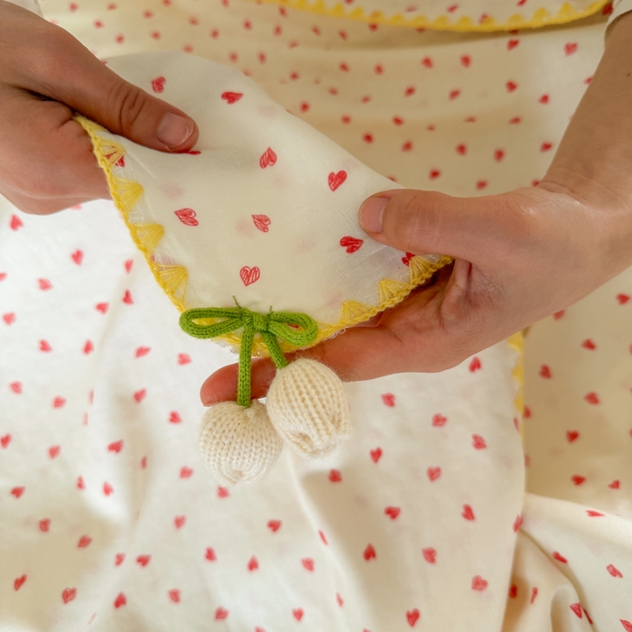 91家纺网 家纺一手货源 找家纺 潮邦创意家居 2026新A类全棉双层纱三角针四角郁金香吊坠盖毯—郁金纱语系列【含A类检测报告】 红爱心