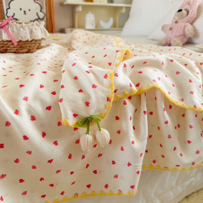 91家纺网 家纺一手货源 找家纺 潮邦创意家居 2026新A类全棉双层纱三角针四角郁金香吊坠盖毯—郁金纱语系列【含A类检测报告】 红爱心