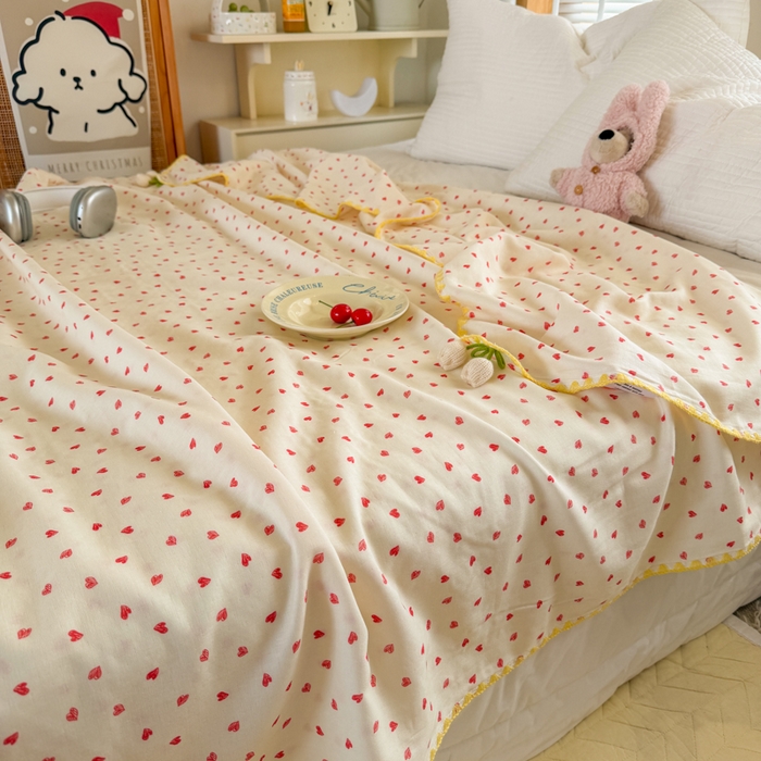 91家纺网 家纺一手货源 找家纺 潮邦创意家居 2026新A类全棉双层纱三角针四角郁金香吊坠盖毯—郁金纱语系列【含A类检测报告】 红爱心