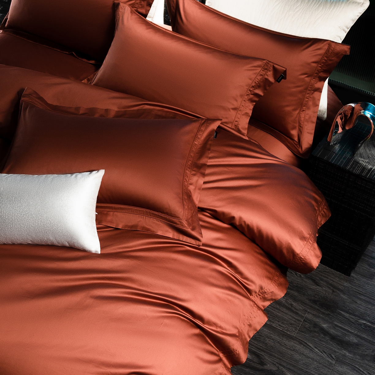 91家纺网 家纺一手货源 找家纺 蕾诺家纺 2026秋冬新品100支双股高奢典藏简约全棉四件套系列 棉凯文-紫纱