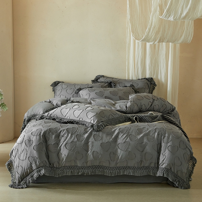 91家纺网 家纺一手货源 找家纺 缘生活 2026春夏新款民宿立体剪花蝴蝶结流苏四件套 剪花爱心流苏深灰