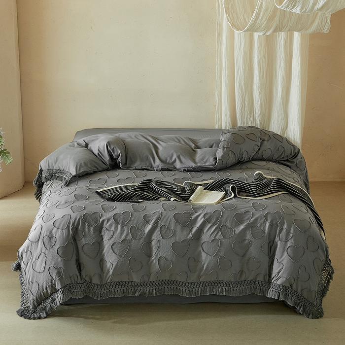 91家纺网 家纺一手货源 找家纺 缘生活 2026春夏新款民宿立体剪花蝴蝶结流苏四件套 剪花爱心流苏深灰