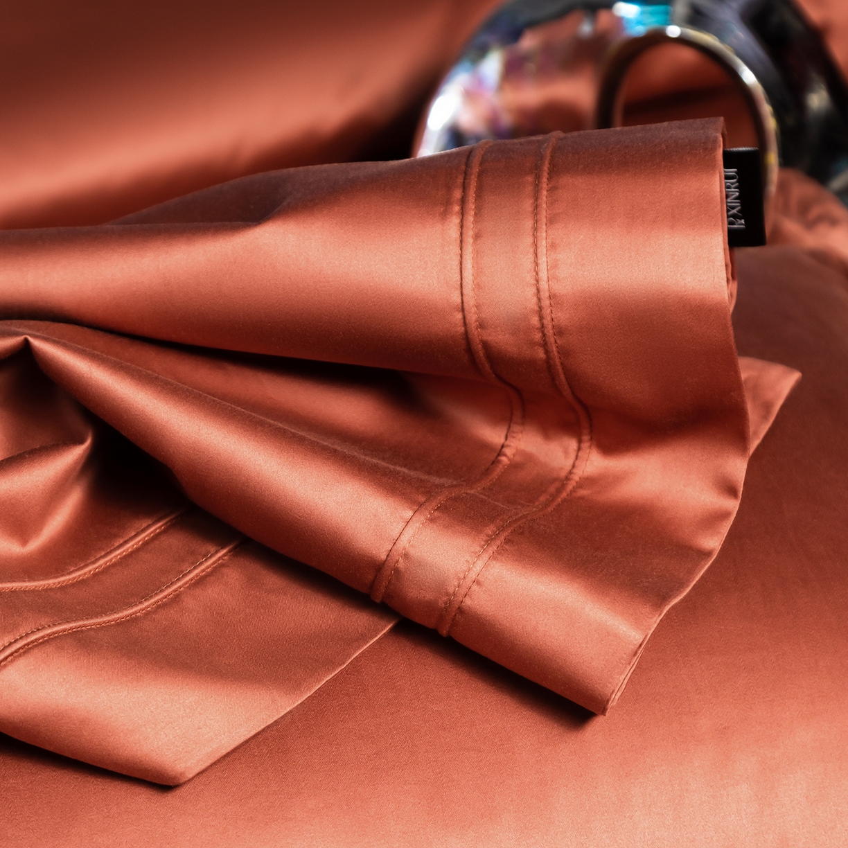 91家纺网 家纺一手货源 找家纺 蕾诺家纺 2026秋冬新品100支双股高奢典藏简约全棉四件套系列 棉凯文-紫纱