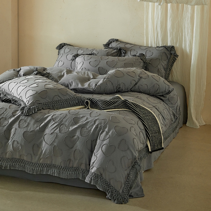 91家纺网 家纺一手货源 找家纺 缘生活 2026春夏新款民宿立体剪花蝴蝶结流苏四件套 剪花爱心流苏深灰