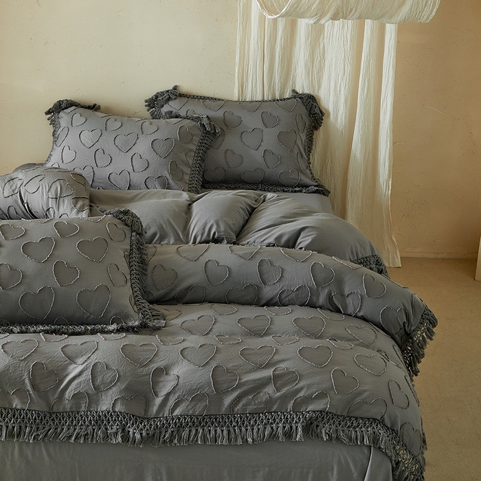 91家纺网 家纺一手货源 找家纺 缘生活 2026春夏新款民宿立体剪花蝴蝶结流苏四件套 剪花爱心流苏深灰