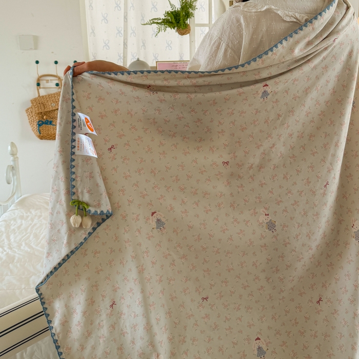 91家纺网 家纺一手货源 找家纺 潮邦创意家居 2026新A类全棉双层纱三角针四角郁金香吊坠盖毯—郁金纱语系列【含A类检测报告】 花朵大耳兔