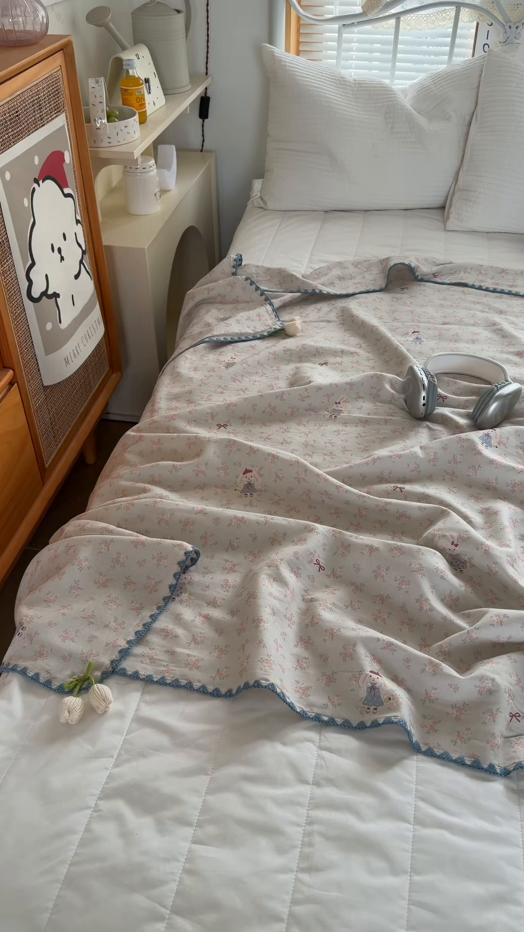 91家纺网 家纺一手货源 找家纺 潮邦创意家居 2026新A类全棉双层纱三角针四角郁金香吊坠盖毯—郁金纱语系列【含A类检测报告】 花朵大耳兔