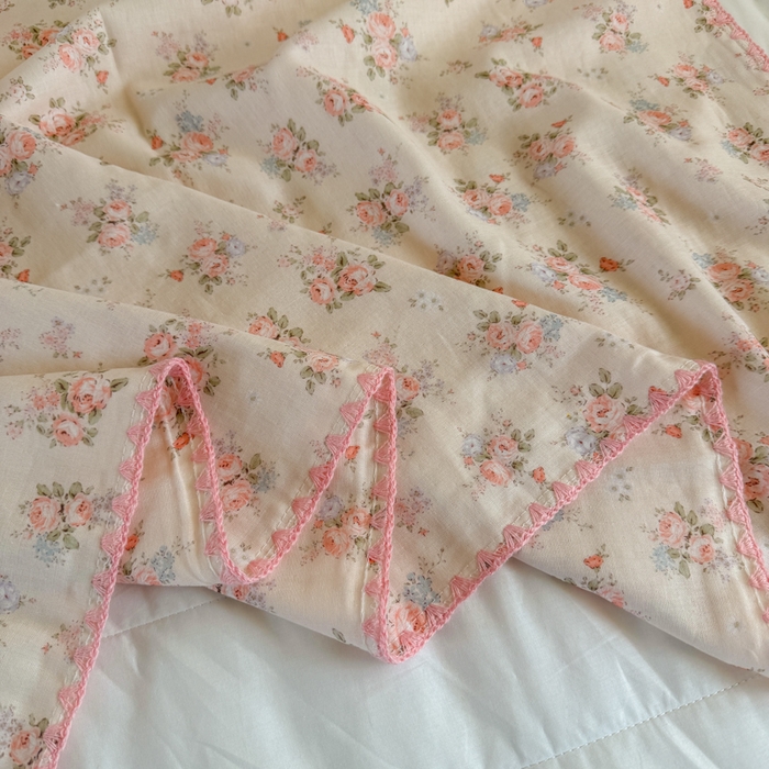 91家纺网 家纺一手货源 找家纺 潮邦创意家居 2026新A类全棉双层纱三角针四角郁金香吊坠盖毯—郁金纱语系列【含A类检测报告】 花间暮语