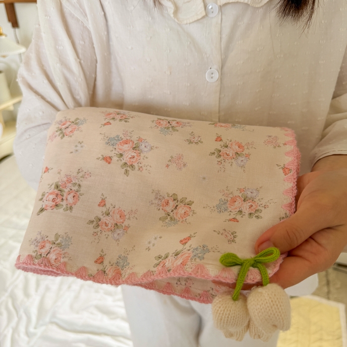 91家纺网 家纺一手货源 找家纺 潮邦创意家居 2026新A类全棉双层纱三角针四角郁金香吊坠盖毯—郁金纱语系列【含A类检测报告】 花间暮语