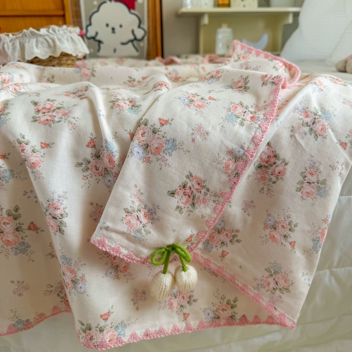 91家纺网 家纺一手货源 找家纺 潮邦创意家居 2026新A类全棉双层纱三角针四角郁金香吊坠盖毯—郁金纱语系列【含A类检测报告】 花间暮语