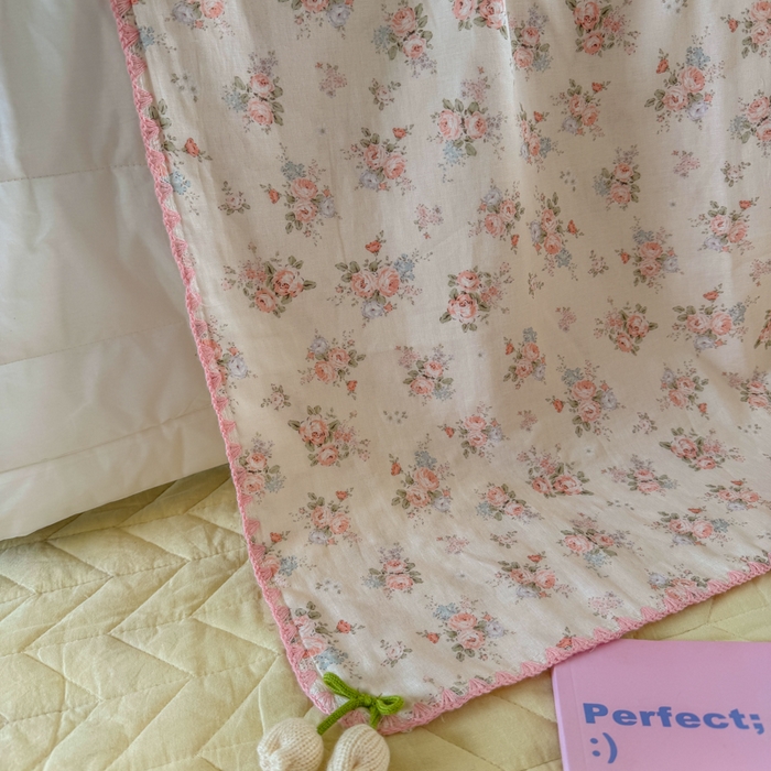 91家纺网 家纺一手货源 找家纺 潮邦创意家居 2026新A类全棉双层纱三角针四角郁金香吊坠盖毯—郁金纱语系列【含A类检测报告】 花间暮语