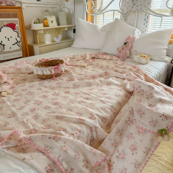 91家纺网 家纺一手货源 找家纺 潮邦创意家居 2026新A类全棉双层纱三角针四角郁金香吊坠盖毯—郁金纱语系列【含A类检测报告】 花间暮语