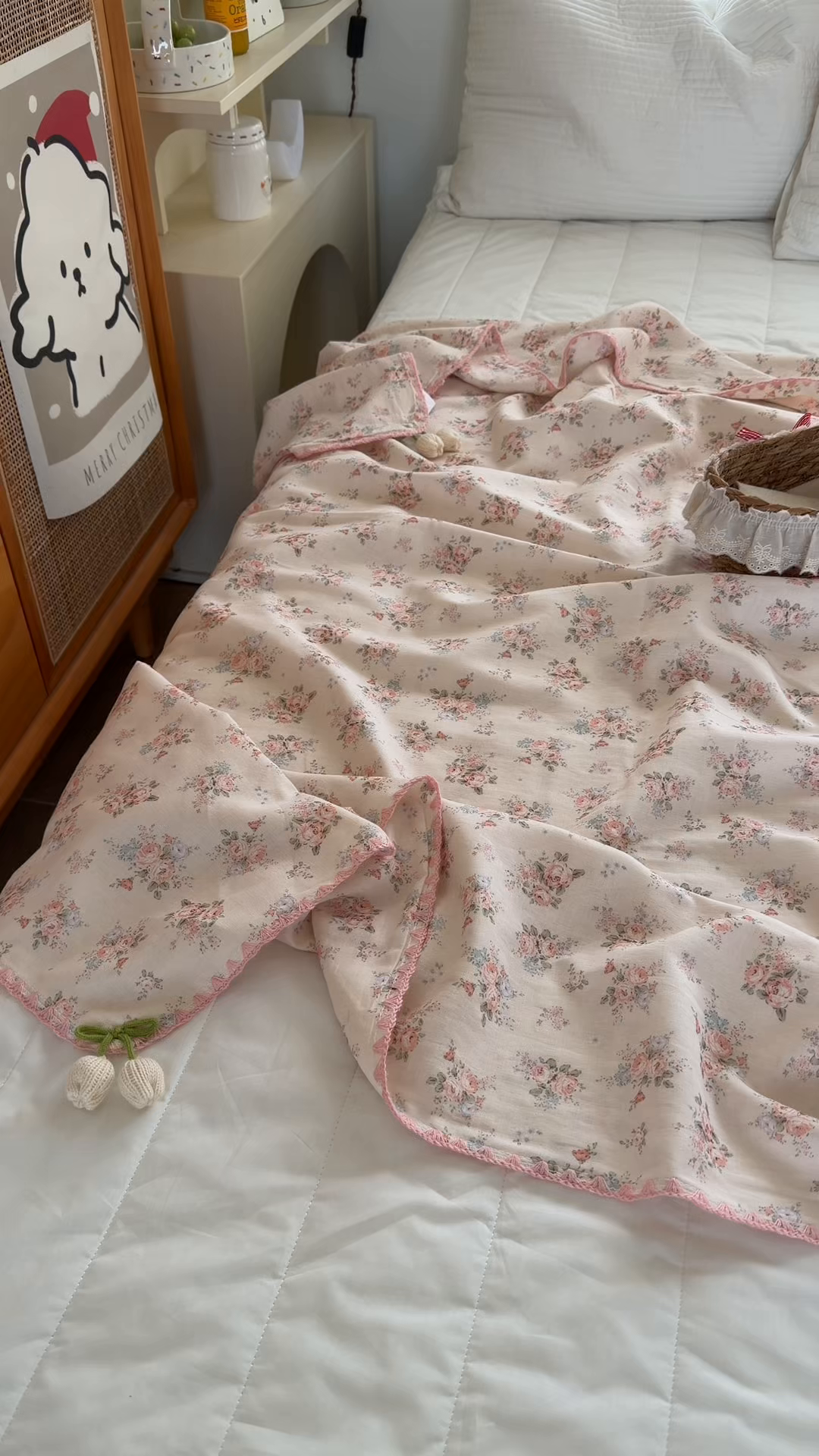 91家纺网 家纺一手货源 找家纺 潮邦创意家居 2026新A类全棉双层纱三角针四角郁金香吊坠盖毯—郁金纱语系列【含A类检测报告】 花间暮语