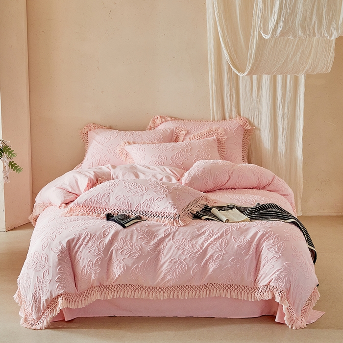 91家纺网 家纺一手货源 找家纺 缘生活 2026春夏新款民宿立体剪花蝴蝶结流苏四件套 剪花落叶流苏粉色