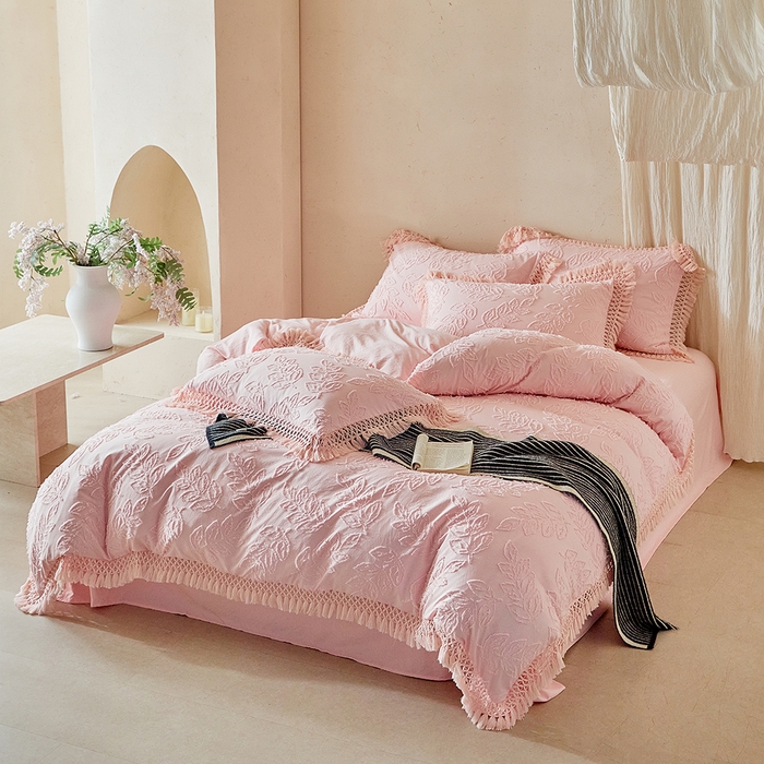 91家纺网 家纺一手货源 找家纺 缘生活 2026春夏新款民宿立体剪花蝴蝶结流苏四件套 剪花落叶流苏粉色