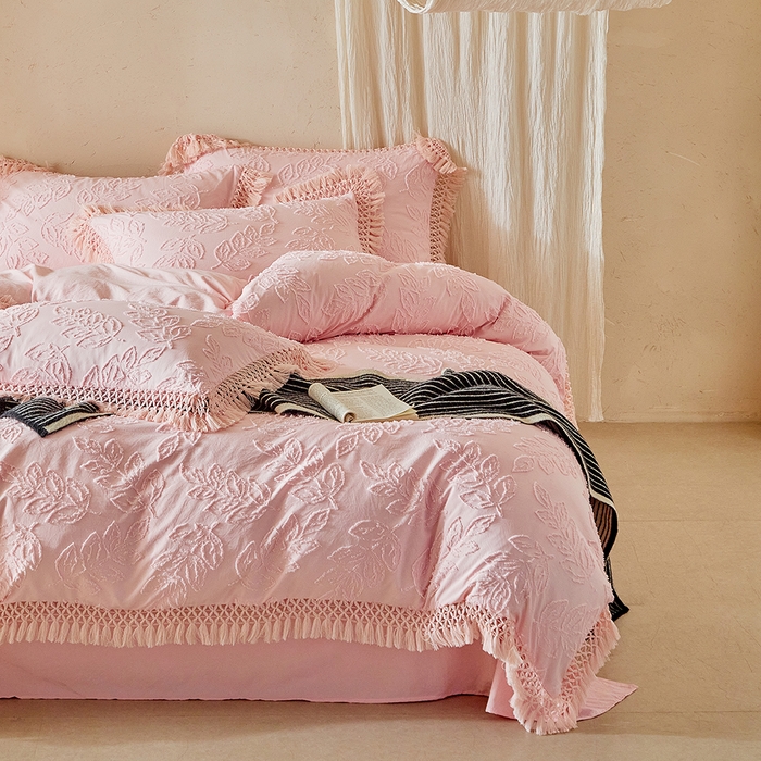 91家纺网 家纺一手货源 找家纺 缘生活 2026春夏新款民宿立体剪花蝴蝶结流苏四件套 剪花落叶流苏粉色