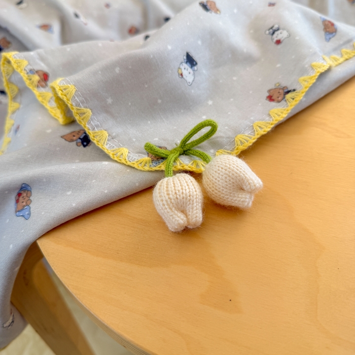 91家纺网 家纺一手货源 找家纺 潮邦创意家居 2026新A类全棉双层纱三角针四角郁金香吊坠盖毯—郁金纱语系列【含A类检测报告】 萌趣猫